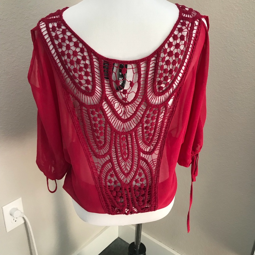 Buckle top